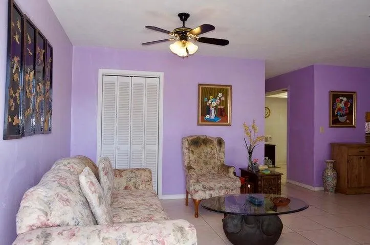 1716 Barton Court 