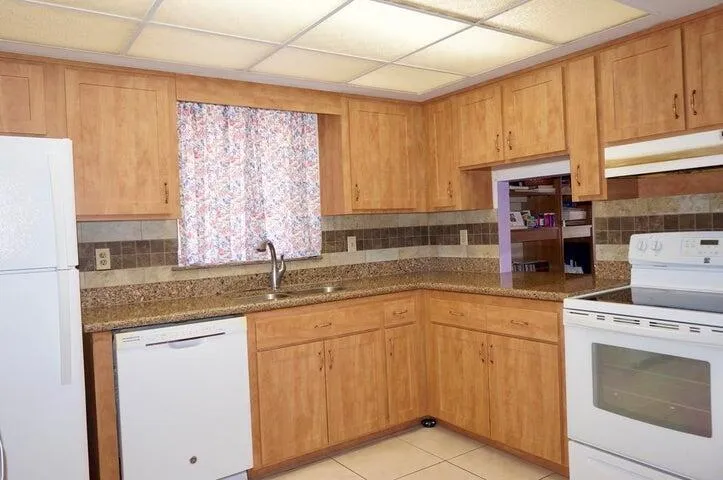 1716 Barton Court 