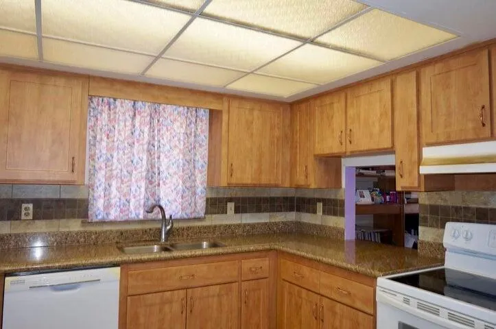 1716 Barton Court 