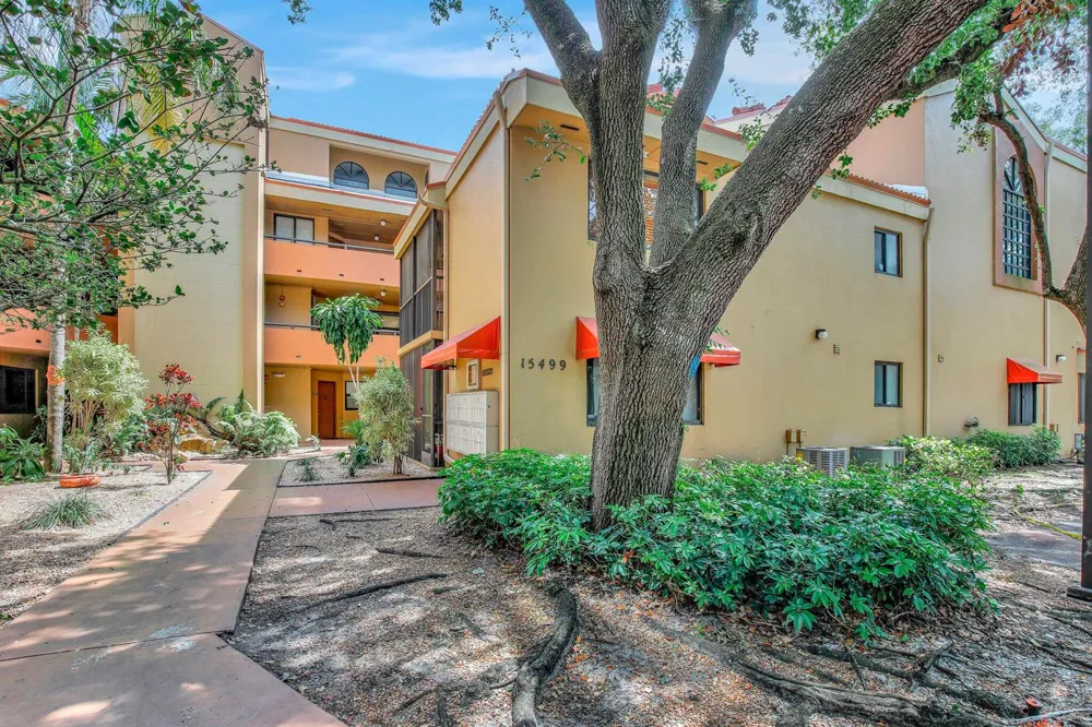 15499 Miami Lakeway #306-5 Miami Lakes, FL 33014