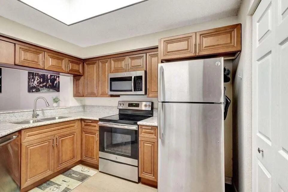 2728 Anzio Court #105 Palm Beach Gardens, FL 33410