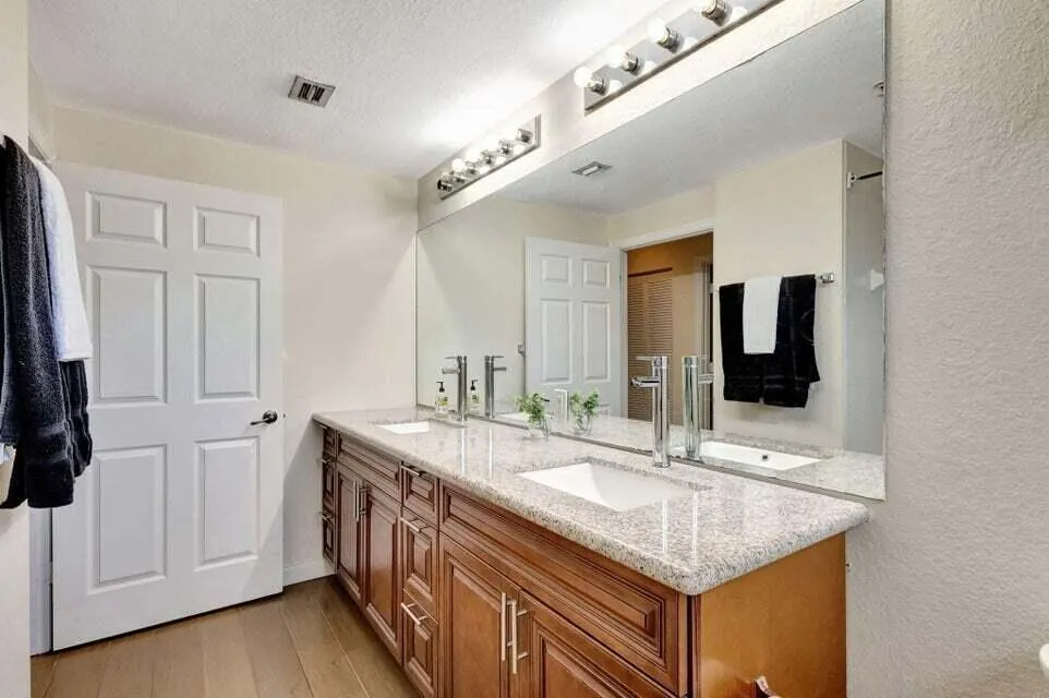 2728 Anzio Court #105 Palm Beach Gardens, FL 33410