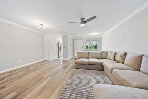 109 Paradise Harbour Boulevard #307