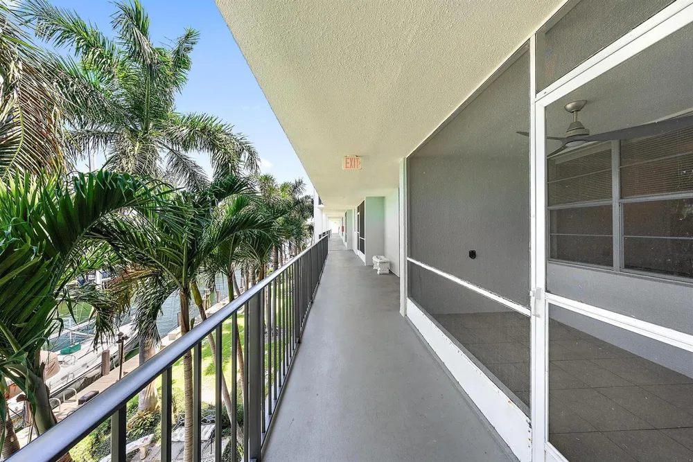 109 Paradise Harbour Boulevard #307 North Palm Beach, FL 33408