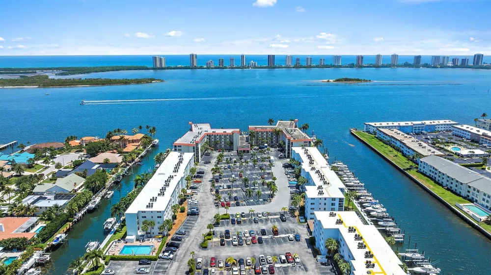 109 Paradise Harbour Boulevard #307 North Palm Beach, FL 33408