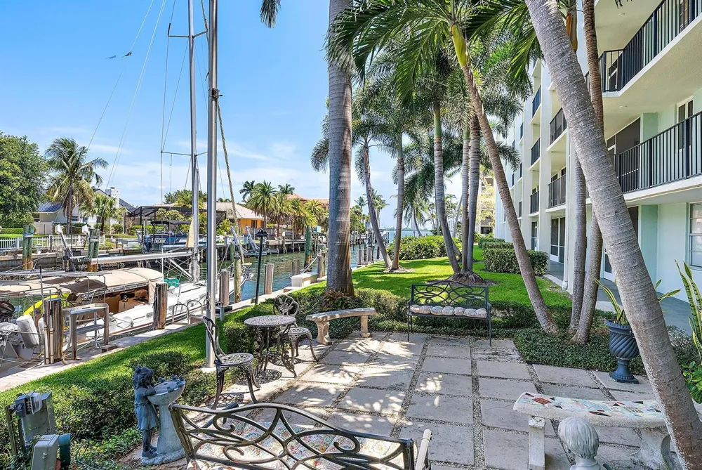 109 Paradise Harbour Boulevard #307 North Palm Beach, FL 33408