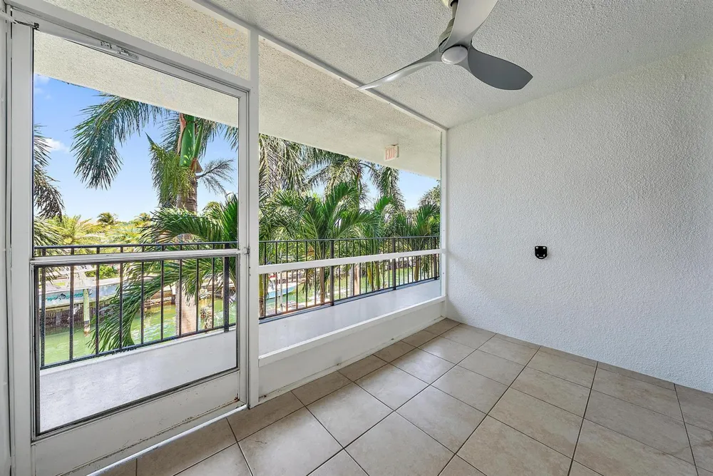 109 Paradise Harbour Boulevard #307 North Palm Beach, FL 33408