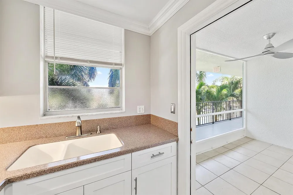 109 Paradise Harbour Boulevard #307 North Palm Beach, FL 33408