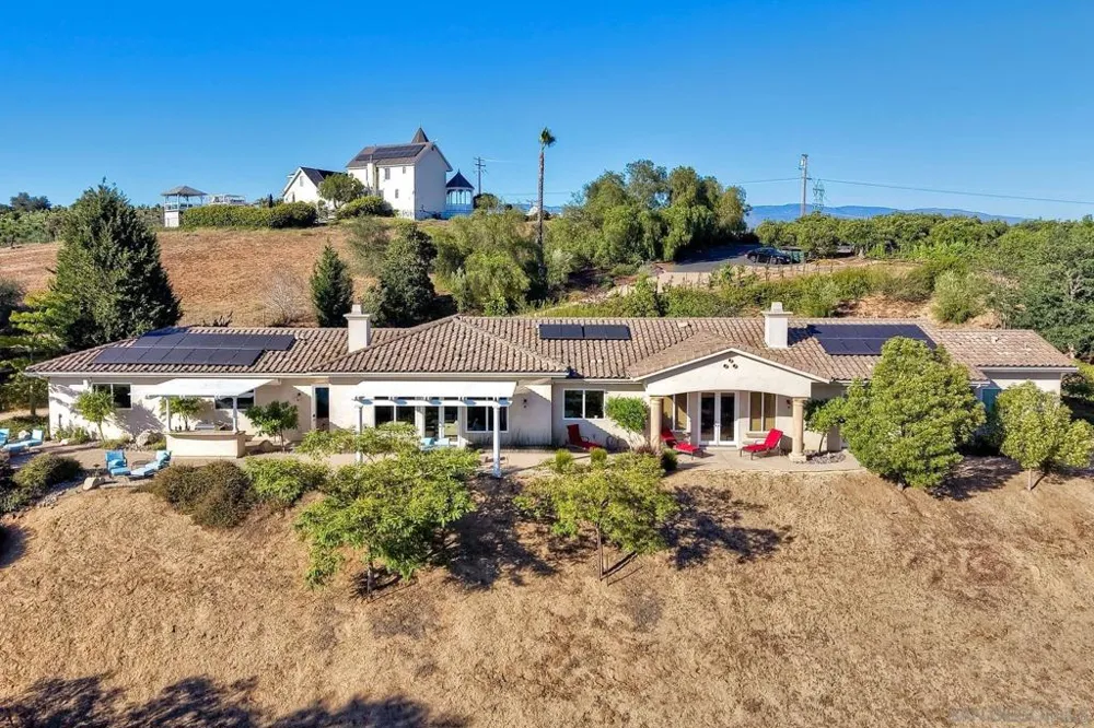 30388 Castlecrest Valley Center, CA 92082