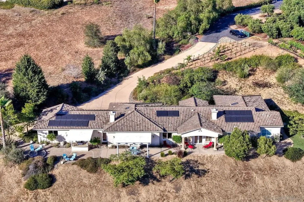 30388 Castlecrest Valley Center, CA 92082