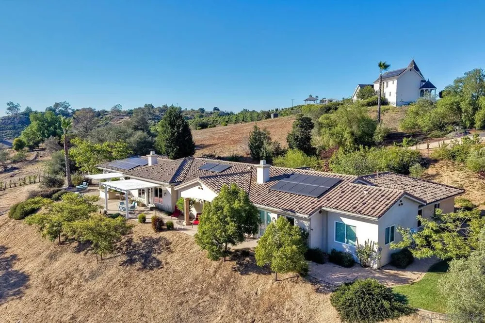30388 Castlecrest Valley Center, CA 92082