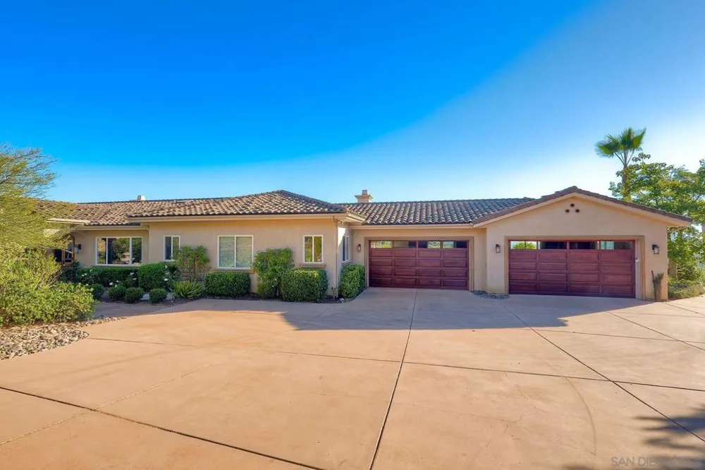 30388 Castlecrest Valley Center, CA 92082