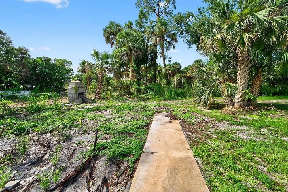 5240 20th Street Vero Beach, FL 32966