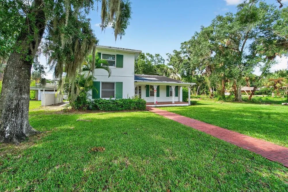 5240 20th Street Vero Beach, FL 32966