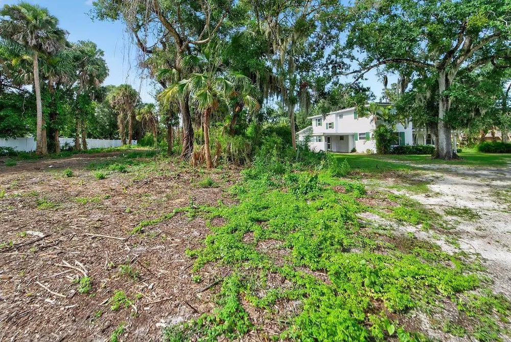 5240 20th Street Vero Beach, FL 32966