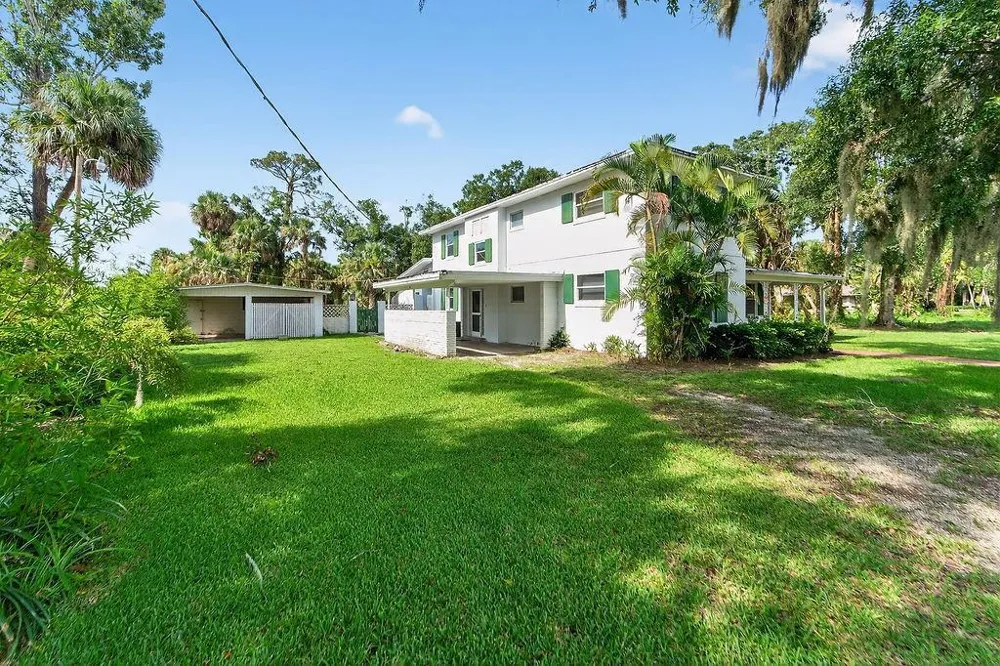 5240 20th Street Vero Beach, FL 32966