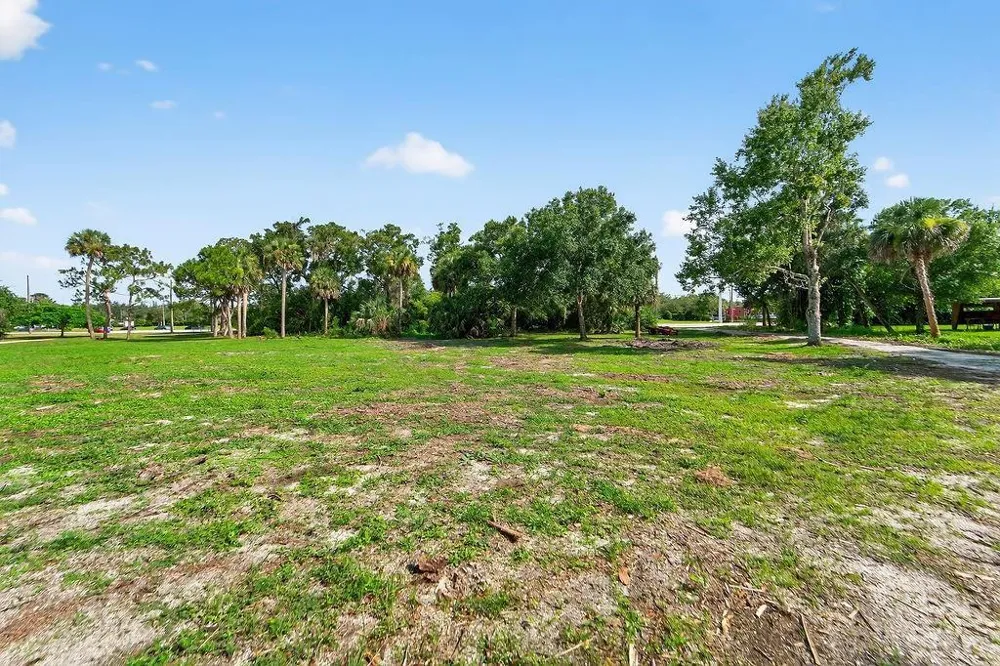 5240 20th Street Vero Beach, FL 32966