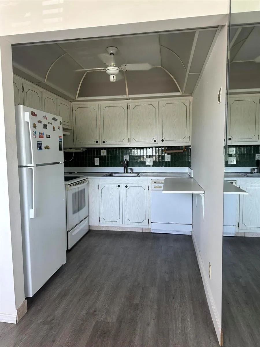 300 Village Green Circle S #217 Palm Springs, FL 33461
