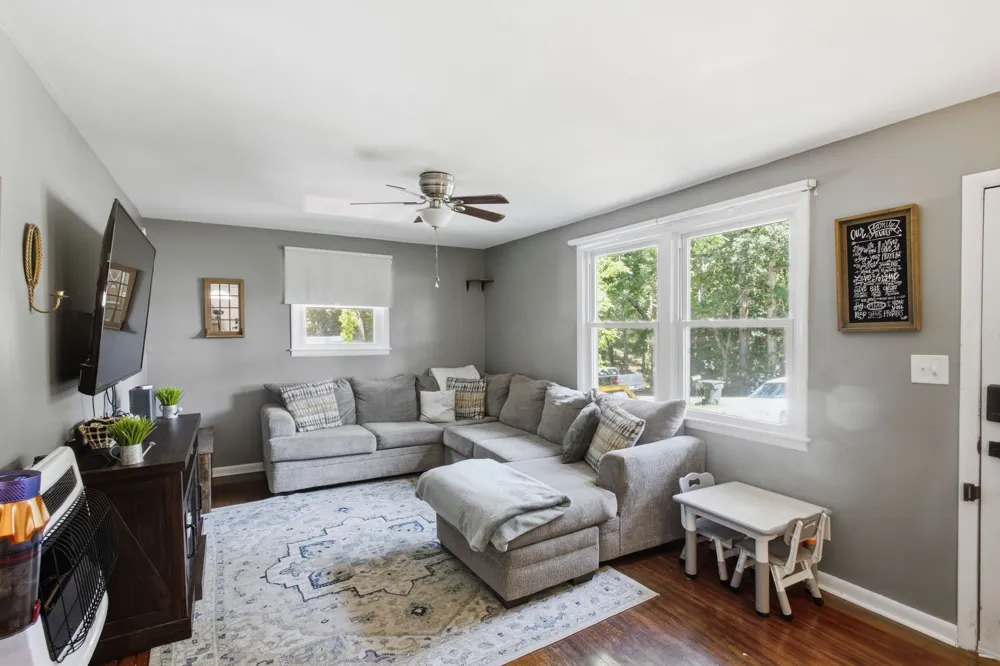 2103 Hillwood Dr Centerville, TN 37033