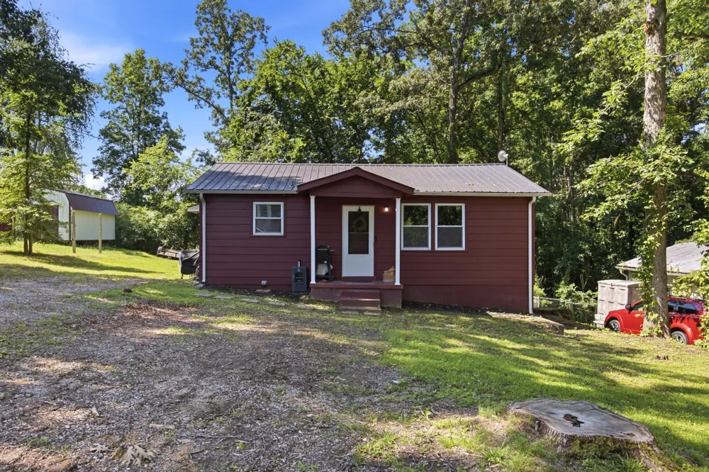 2103 Hillwood Dr Centerville, TN 37033