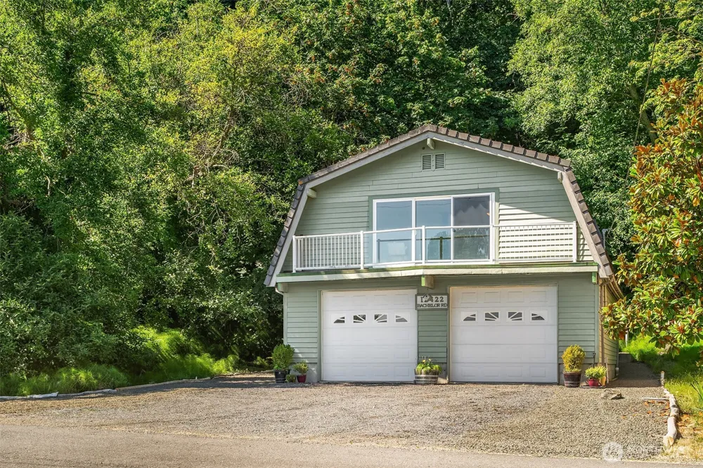 12422 SW Bachelor Road Vashon, WA 98070