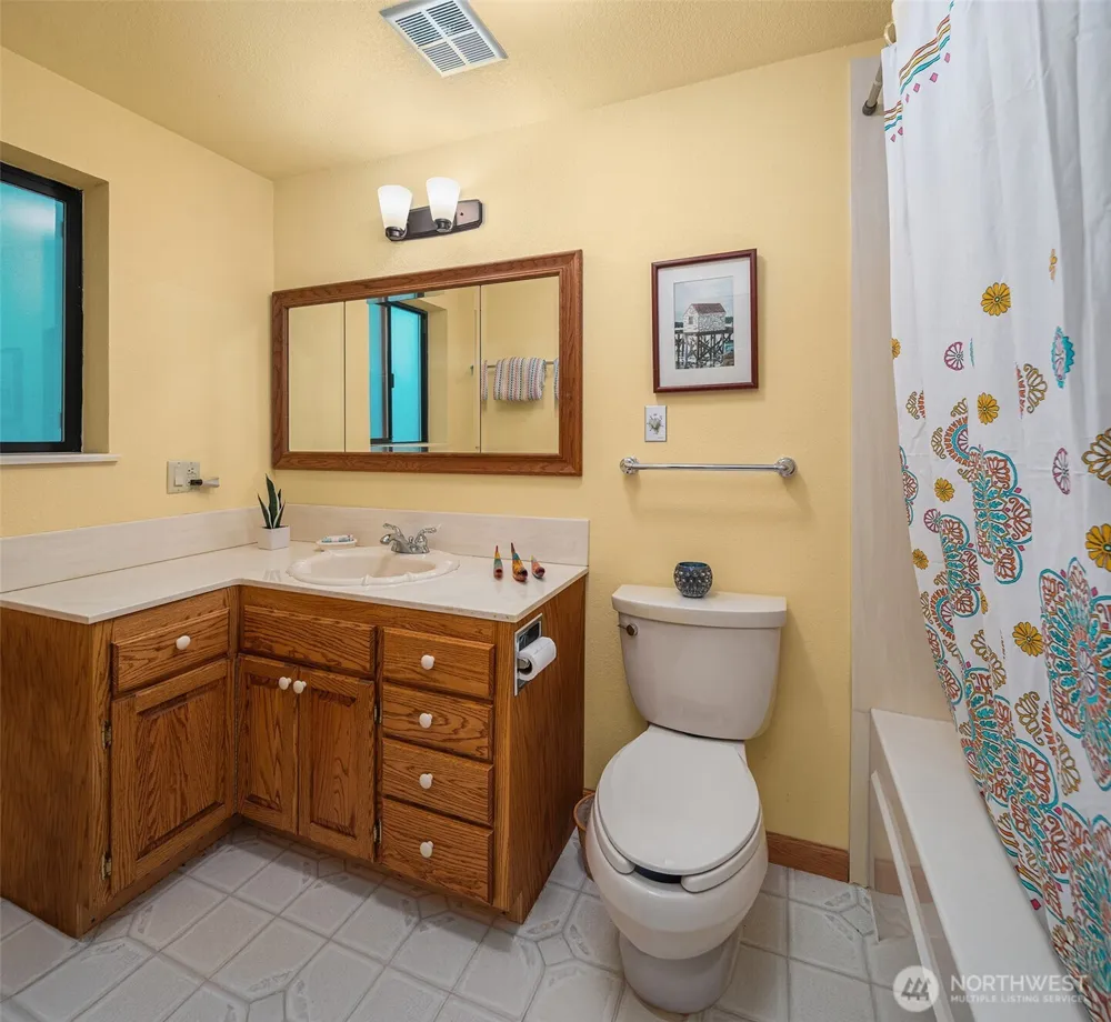 12422 SW Bachelor Road Vashon, WA 98070