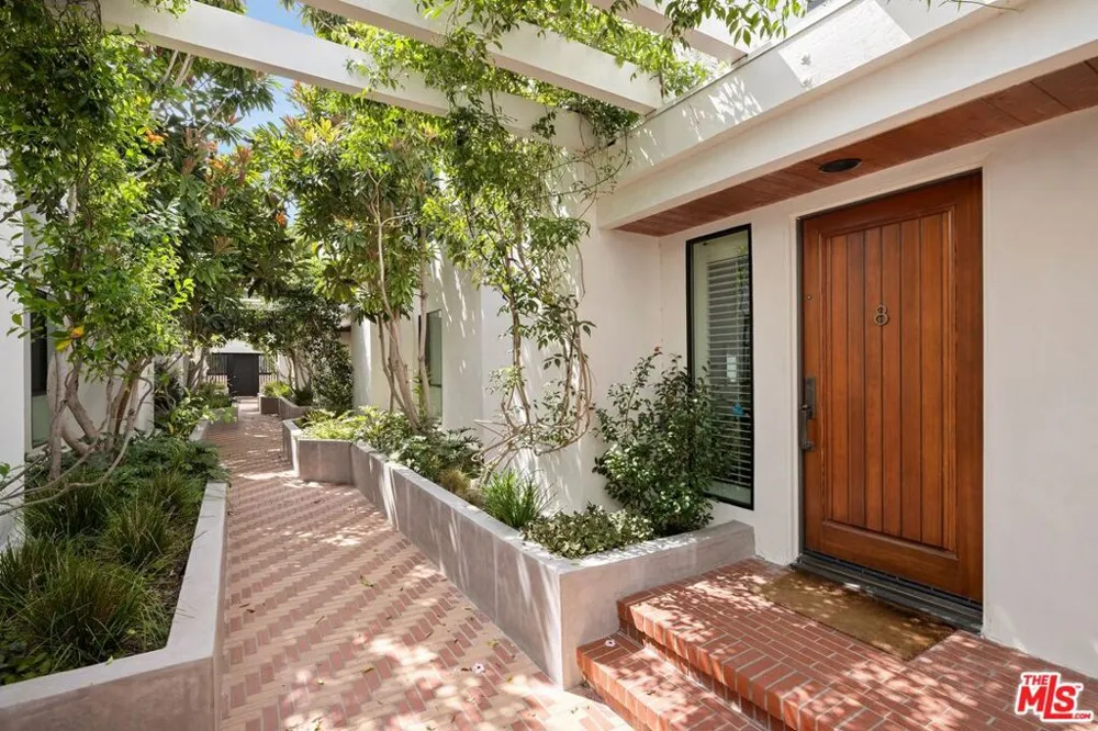 939 15th Street #8 Santa Monica, CA 90403