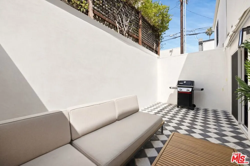 939 15th Street #8 Santa Monica, CA 90403