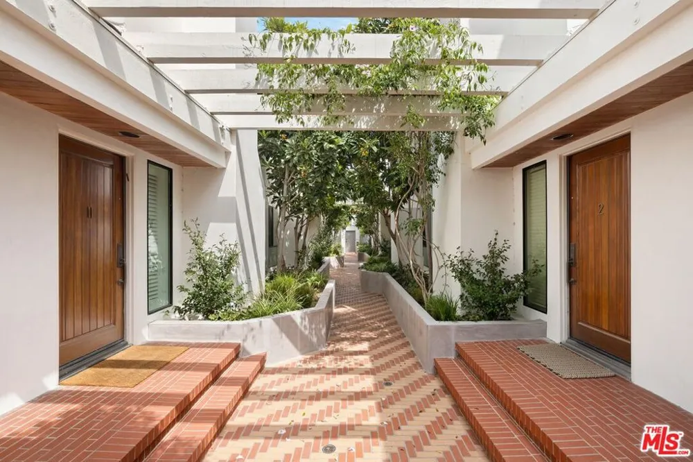939 15th Street #8 Santa Monica, CA 90403