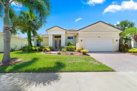 525 SW Lake Manatee Way