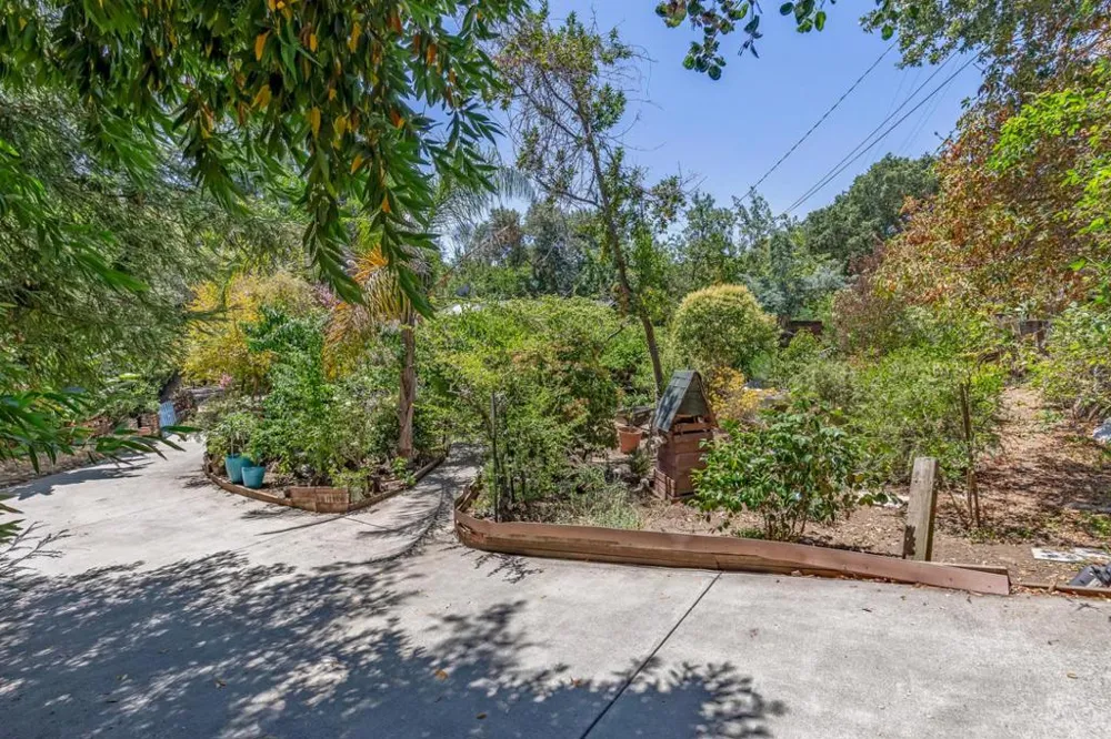 1615 Edgewood Road Redwood City, CA 94062