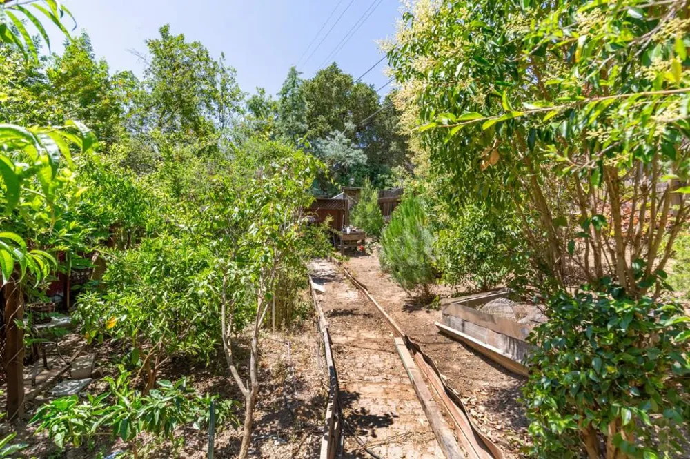 1615 Edgewood Road Redwood City, CA 94062