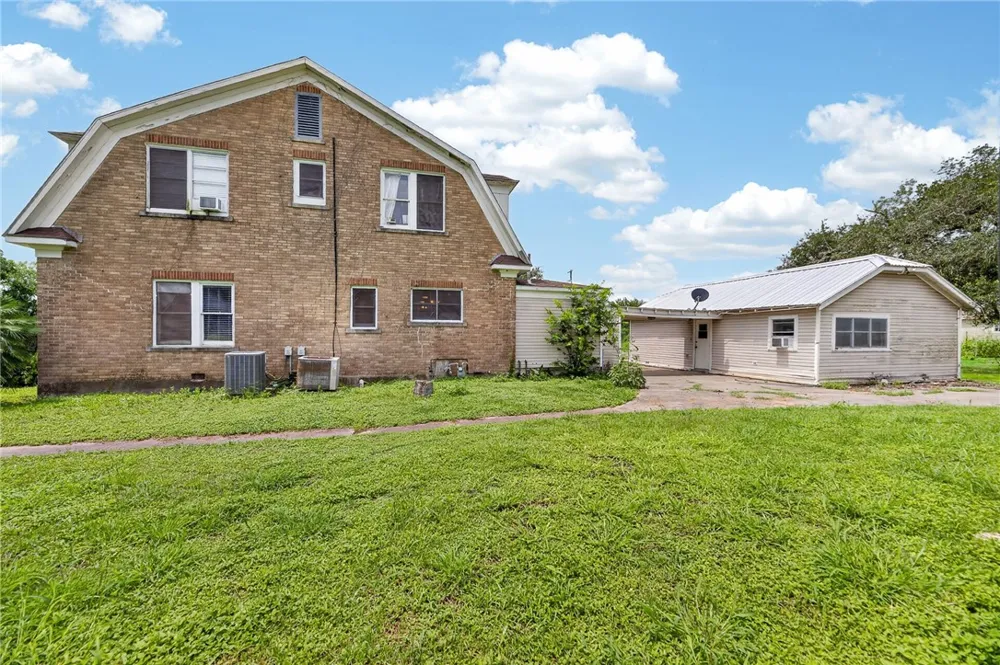 119 E Houston Street Refugio, TX 78377