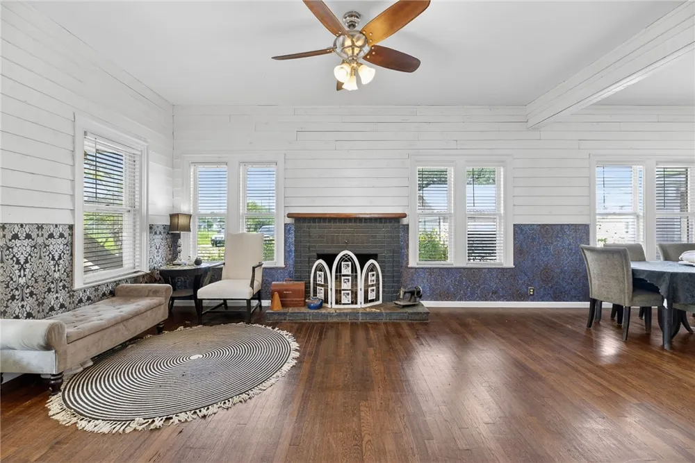 119 E Houston Street Refugio, TX 78377