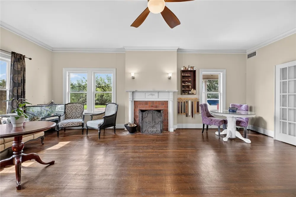 119 E Houston Street Refugio, TX 78377