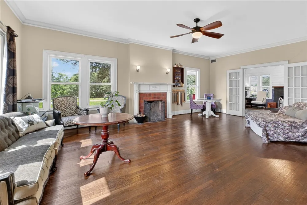 119 E Houston Street Refugio, TX 78377