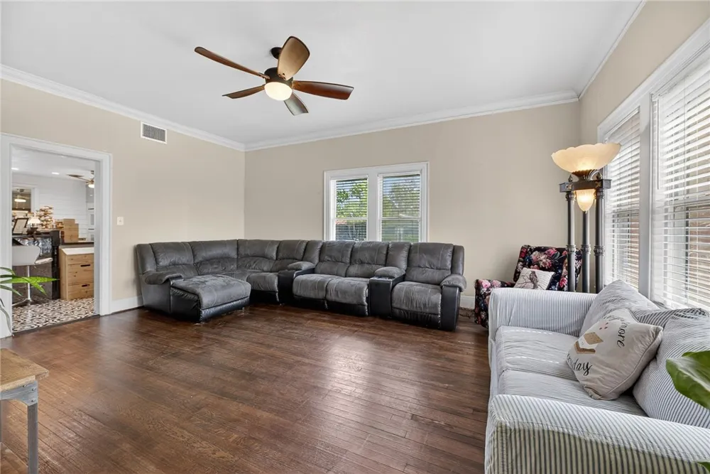 119 E Houston Street Refugio, TX 78377