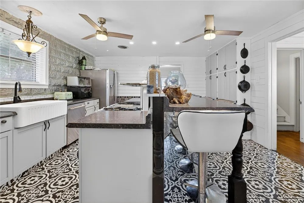 119 E Houston Street Refugio, TX 78377