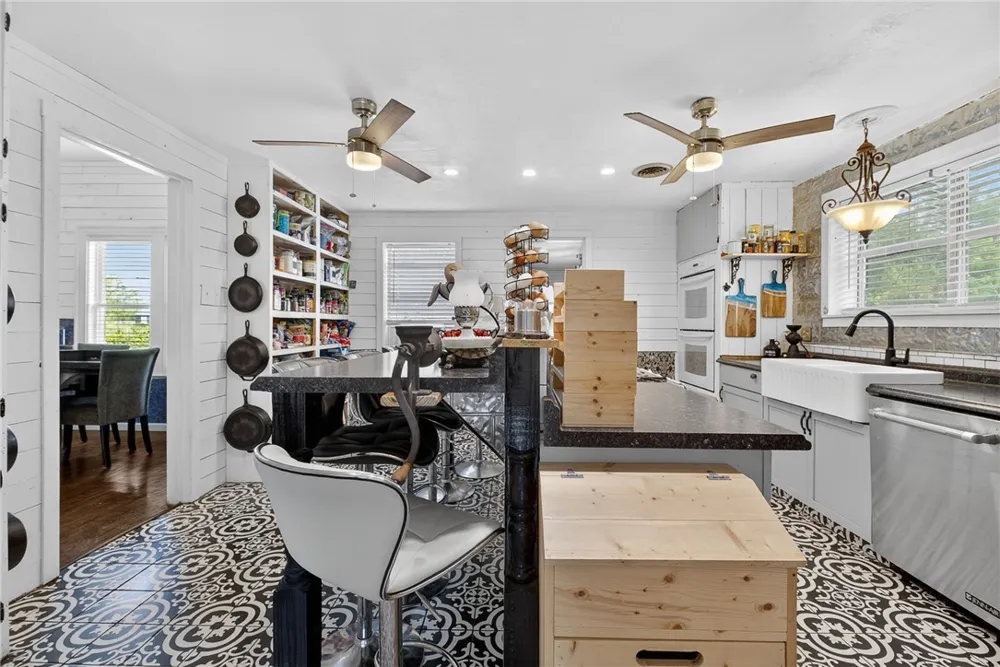 119 E Houston Street Refugio, TX 78377