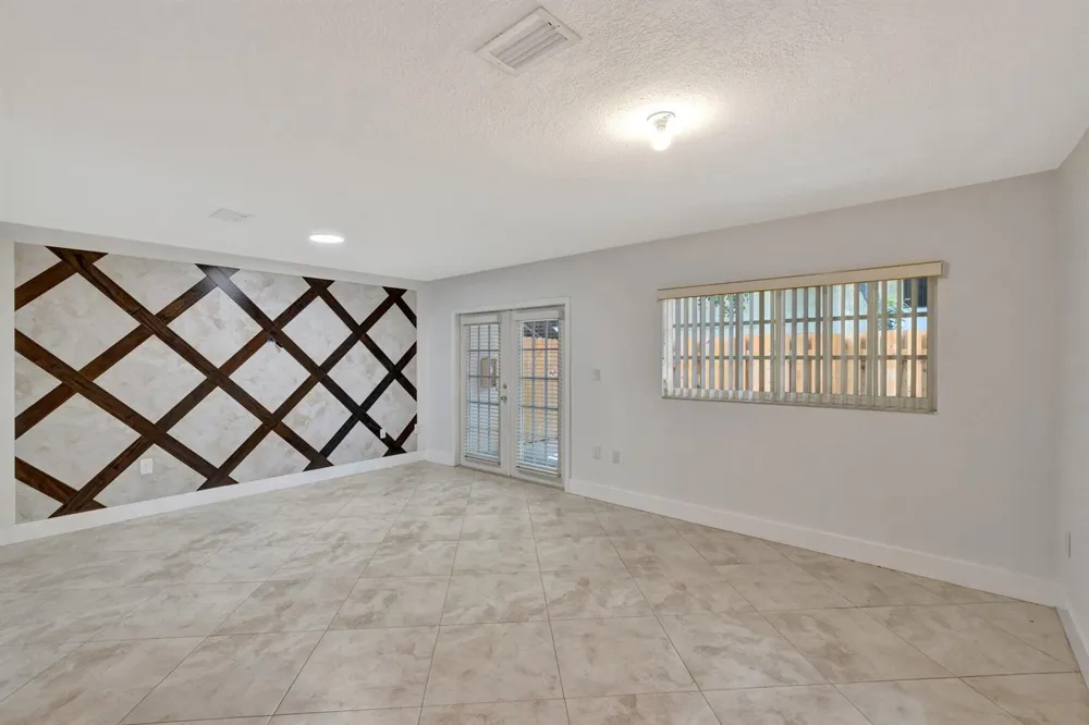 3055 Riverside Drive #3 Coral Springs, FL 33065