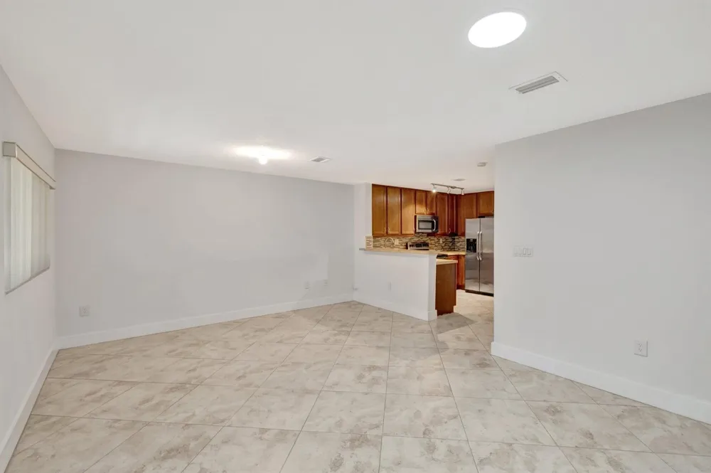 3055 Riverside Drive #3 Coral Springs, FL 33065