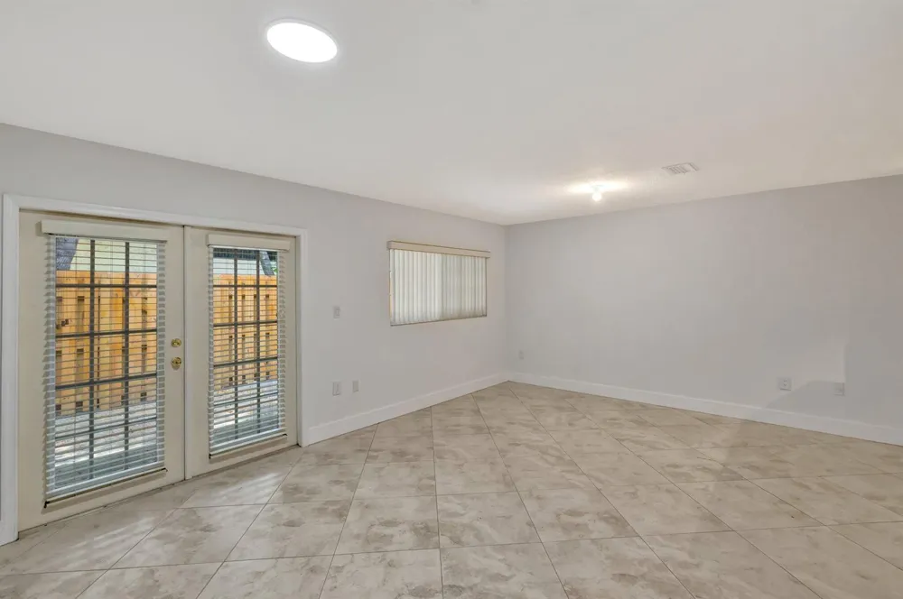 3055 Riverside Drive #3 Coral Springs, FL 33065