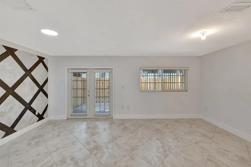 3055 Riverside Drive #3 Coral Springs, FL 33065
