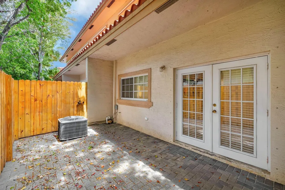 3055 Riverside Drive #3 Coral Springs, FL 33065