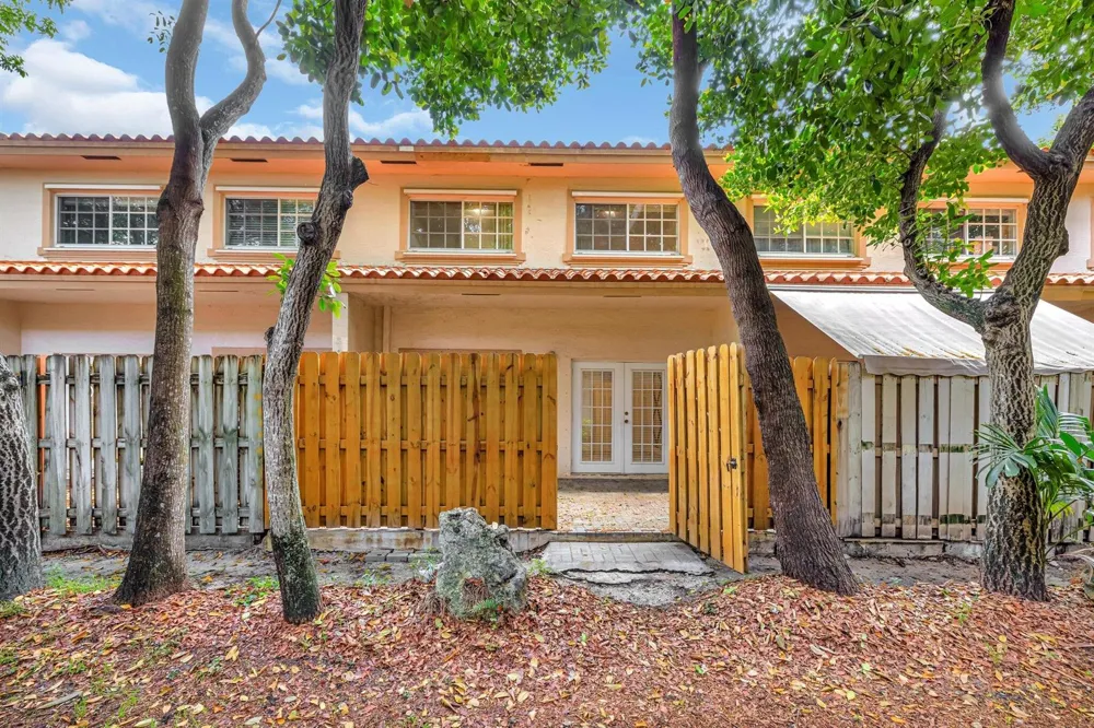 3055 Riverside Drive #3 Coral Springs, FL 33065