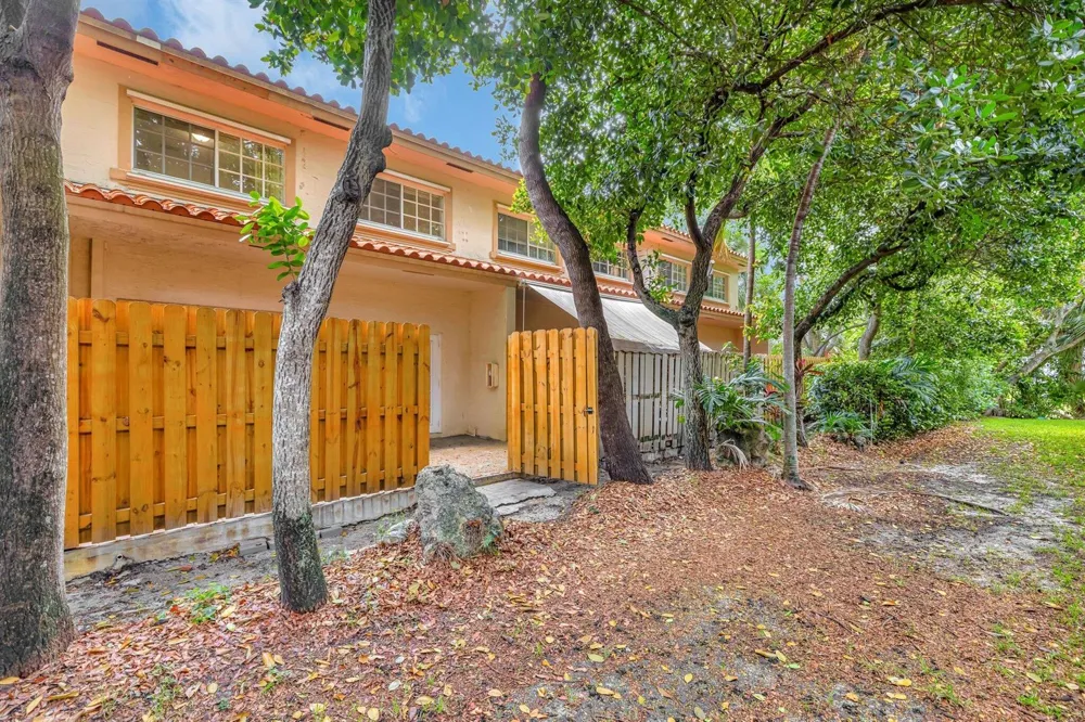 3055 Riverside Drive #3 Coral Springs, FL 33065