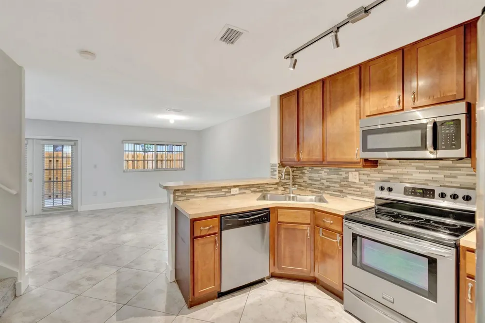 3055 Riverside Drive #3 Coral Springs, FL 33065