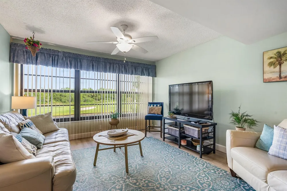 28 Plantation Drive #204 Vero Beach, FL 32966