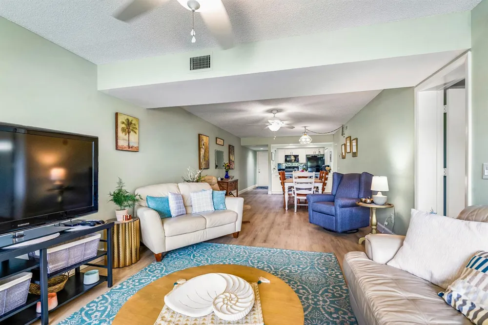 28 Plantation Drive #204 Vero Beach, FL 32966