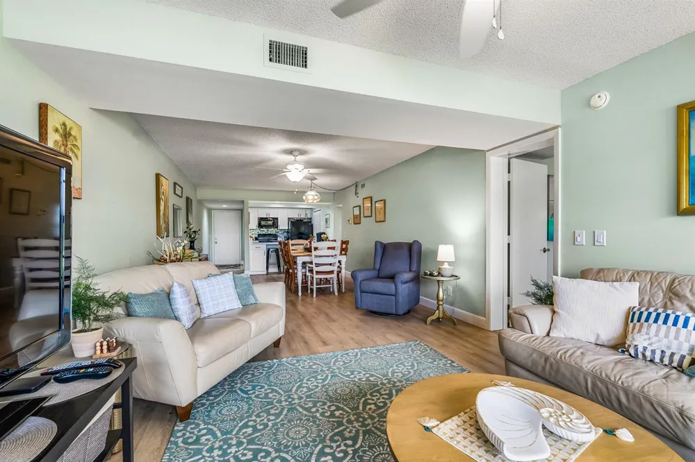 28 Plantation Drive #204 Vero Beach, FL 32966